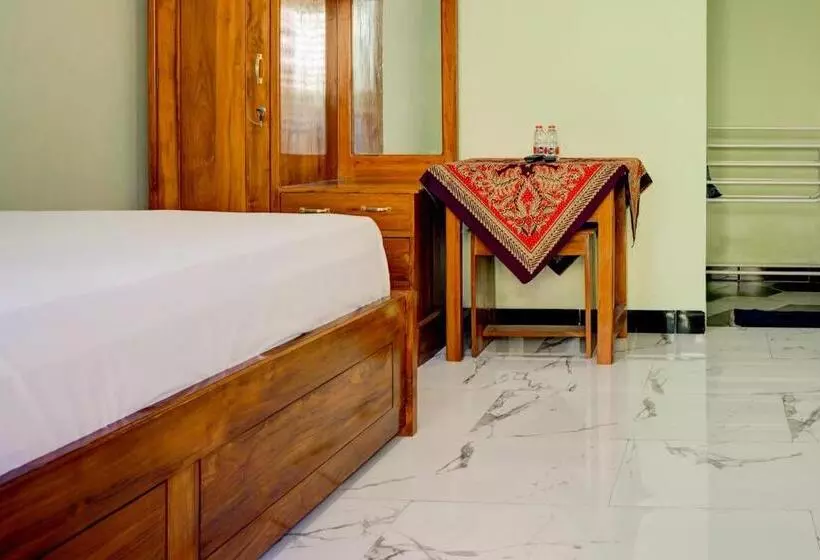 Hotelli Oyo Life 92922 Kost Bu Mala 1 Syariah