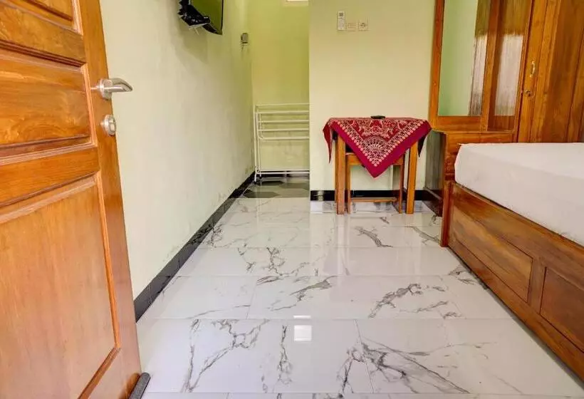 Hotelli Oyo Life 92922 Kost Bu Mala 1 Syariah