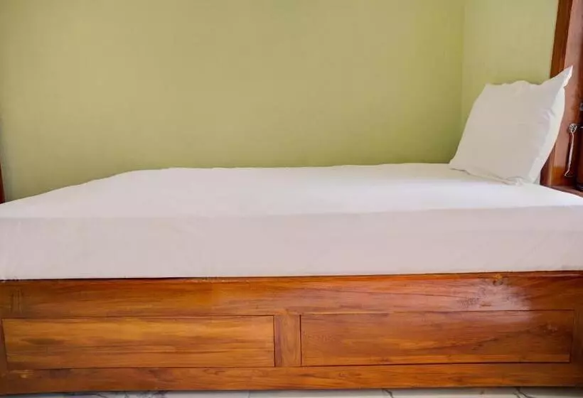 Hotelli Oyo Life 92922 Kost Bu Mala 1 Syariah