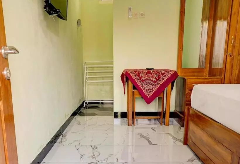 Hotelli Oyo Life 92922 Kost Bu Mala 1 Syariah