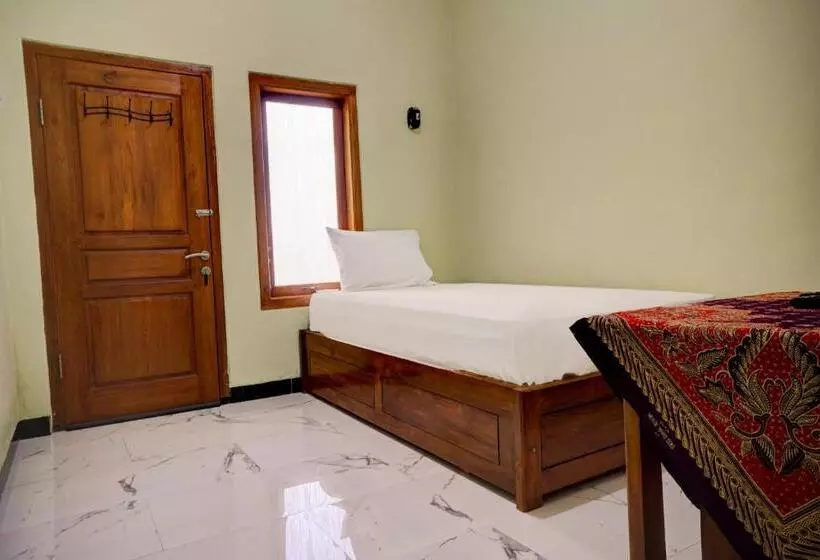 Hotelli Oyo Life 92922 Kost Bu Mala 1 Syariah