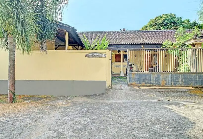 Hotelli Oyo Life 92954 Shanti Kost