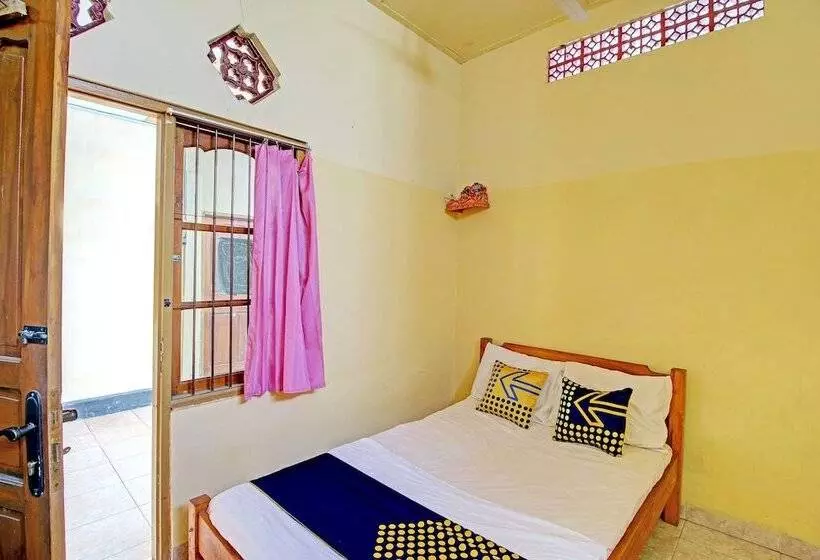 Hotelli Oyo Life 92954 Shanti Kost