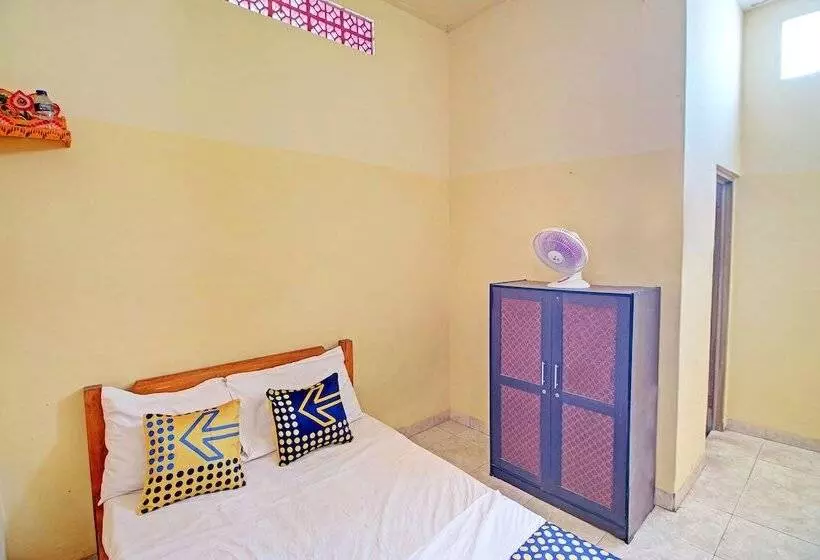 Hotelli Oyo Life 92954 Shanti Kost