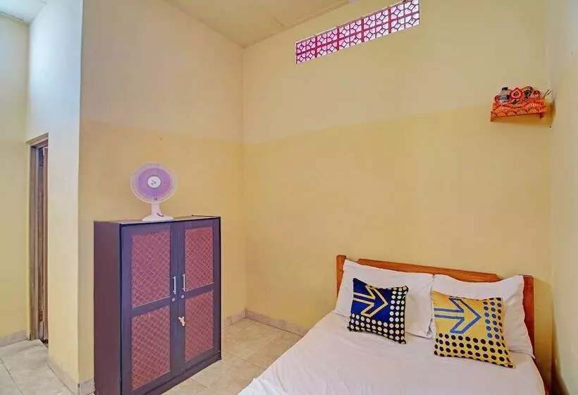 Hotelli Oyo Life 92954 Shanti Kost