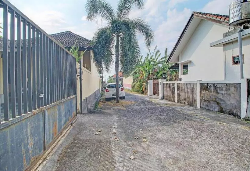 Hotelli Oyo Life 92954 Shanti Kost