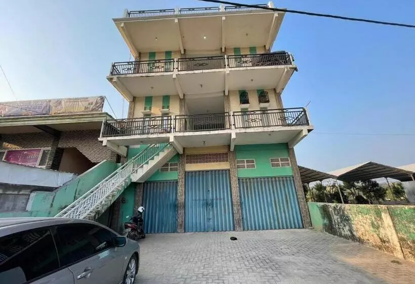 Hotelli Spot On 93075 Nova Jaya 2 Homestay Syariah