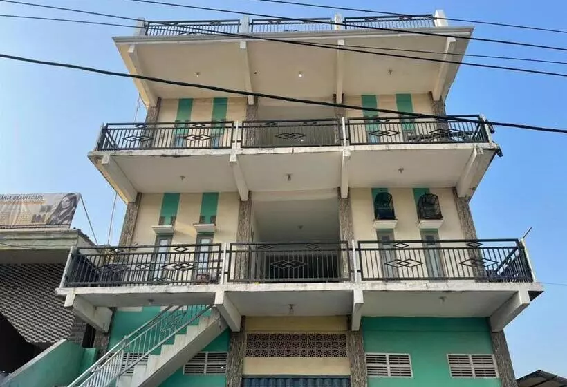 Hotelli Spot On 93075 Nova Jaya 2 Homestay Syariah