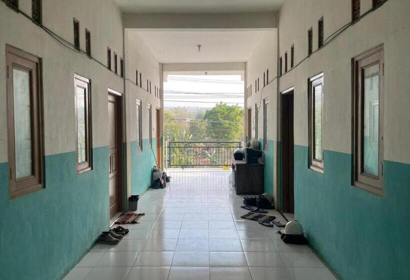 Hotel Spot On 93075 Nova Jaya 2 Homestay Syariah