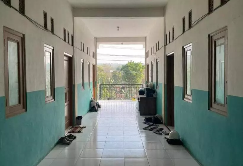 Hotelli Spot On 93075 Nova Jaya 2 Homestay Syariah