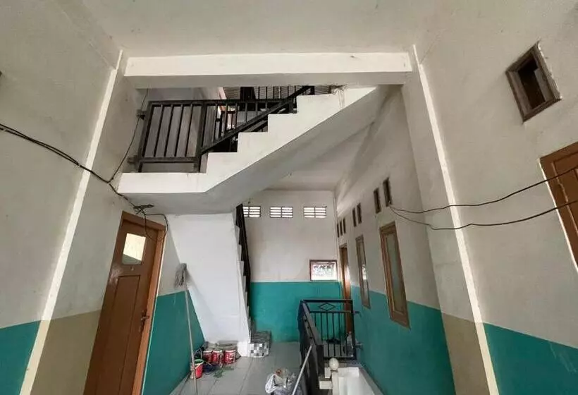 Hotelli Spot On 93075 Nova Jaya 2 Homestay Syariah