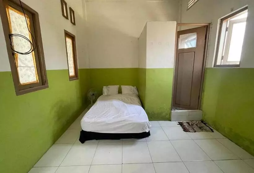 Hotelli Spot On 93075 Nova Jaya 2 Homestay Syariah