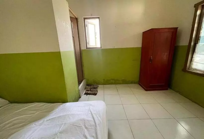 Hotelli Spot On 93075 Nova Jaya 2 Homestay Syariah