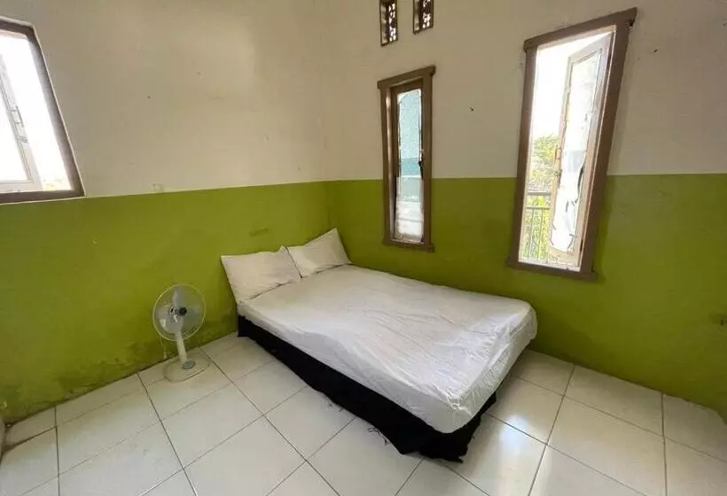 Hotelli Spot On 93075 Nova Jaya 2 Homestay Syariah