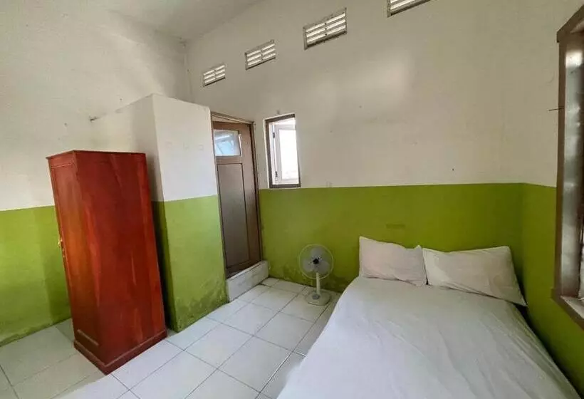 Hotelli Spot On 93075 Nova Jaya 2 Homestay Syariah