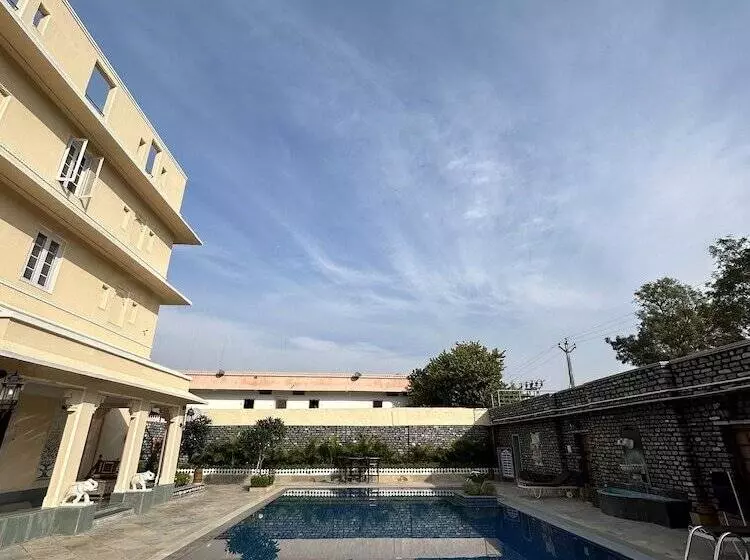 ホテル The Trishala Vilas