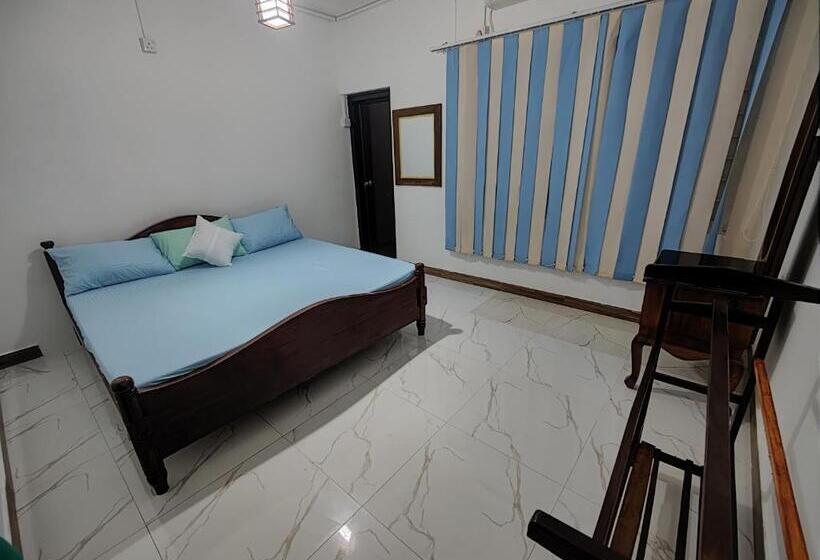 Hotel Urban Cabins Anuradhapura