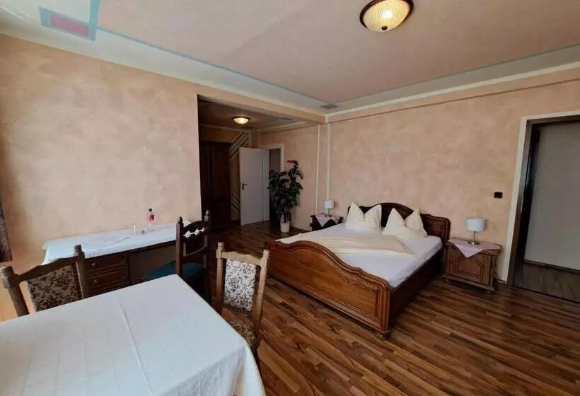 ホテル Zum Hirsch