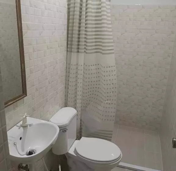 Motelli Daily Travellers Inn & Suites