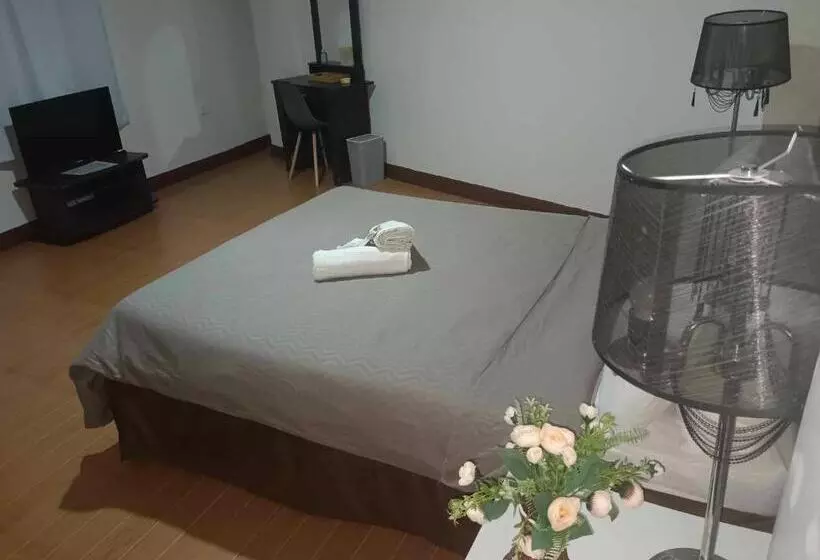 Motelli Daily Travellers Inn & Suites