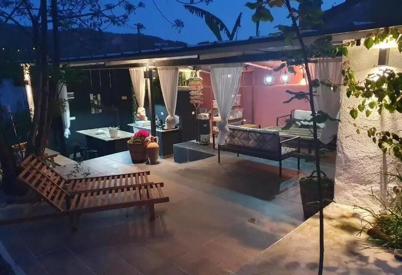 ペンション Baykus Guesthouse Konukevi