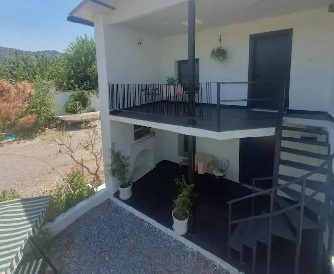 ペンション Baykus Guesthouse Konukevi