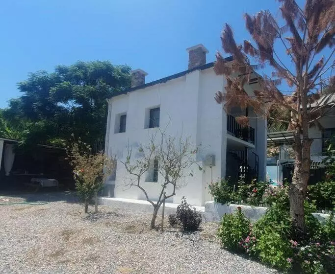 ペンション Baykus Guesthouse Konukevi