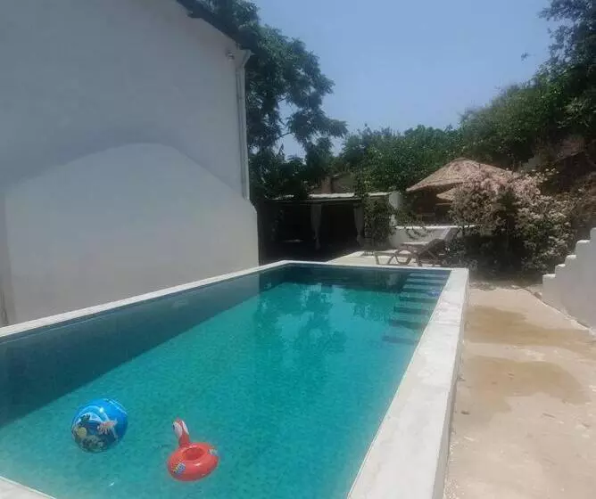 ペンション Baykus Guesthouse Konukevi