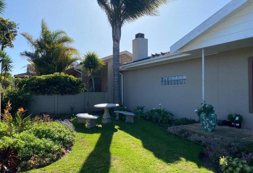 بنسيون Tree Haven