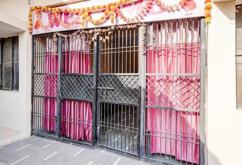 Spot On Hotel Live In