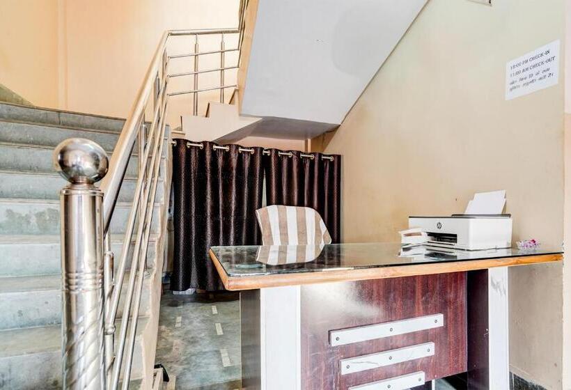 Spot On Hotel Live In