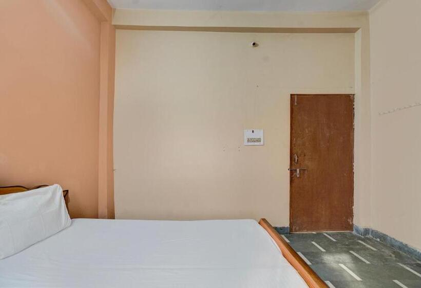 Spot On Hotel Live In