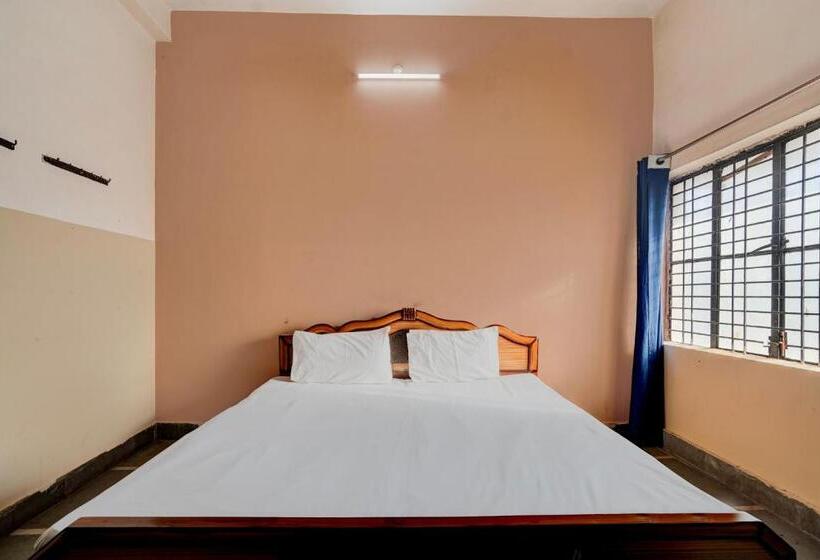 Spot On Hotel Live In