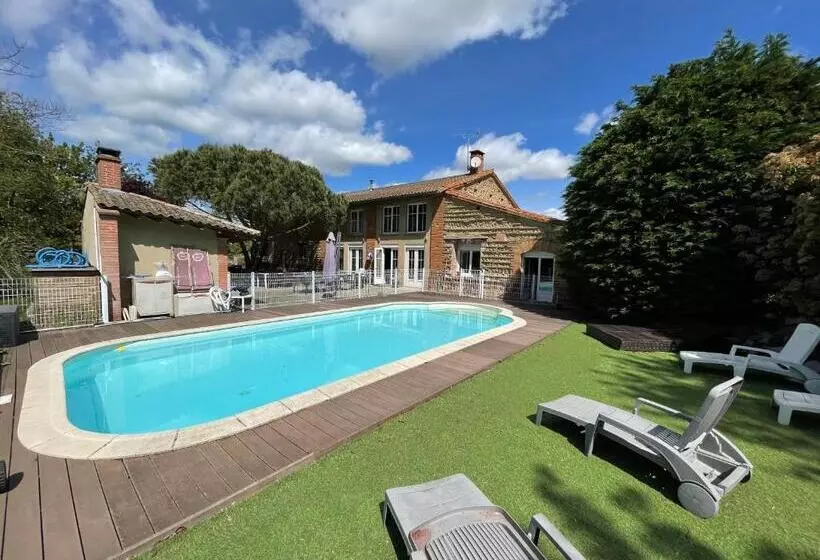 Aamiaismajoitus (B&B) Chambre D Hôte Les Murailles