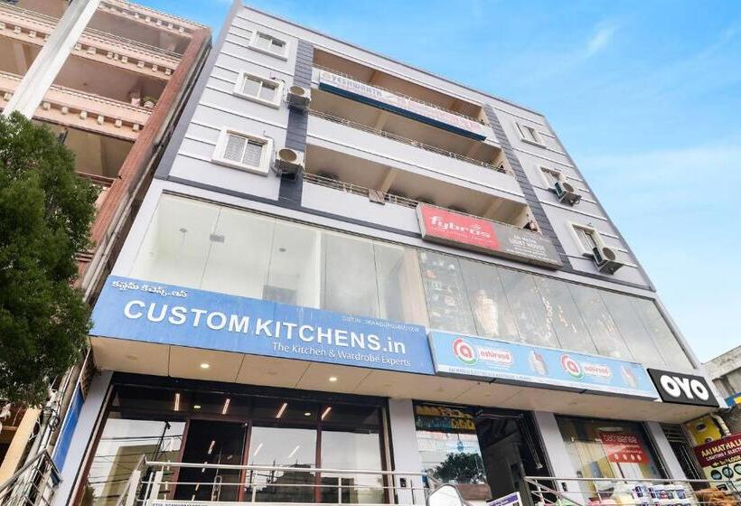 Collection O Hotel Sbr Luxury Rooms