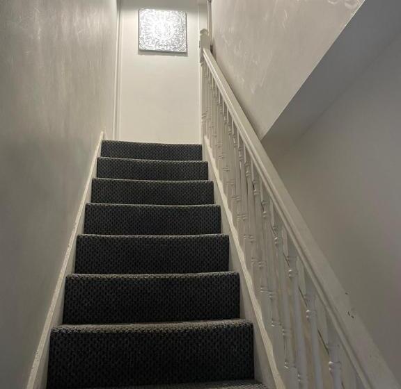 בית מלון כפרי Transformative Housing 6 Bedford