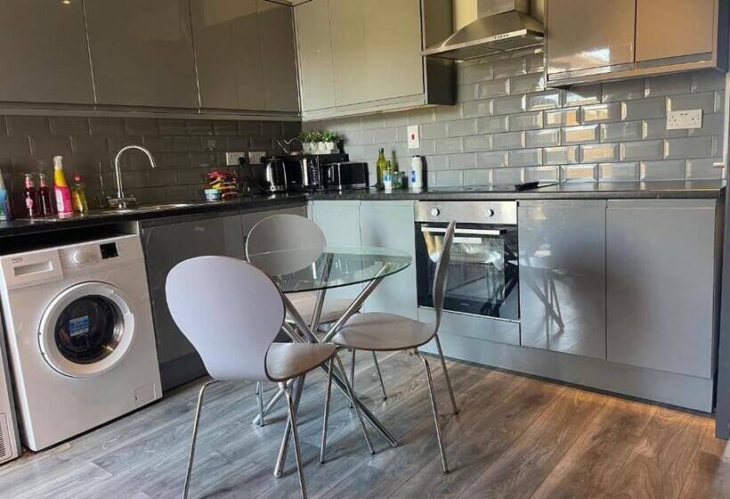 בית מלון כפרי Transformative Housing 6 Bedford