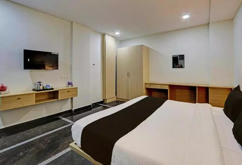 ホテル Collection O Living Tree Suites