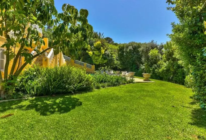 Majatalo Devonport House   Constantia