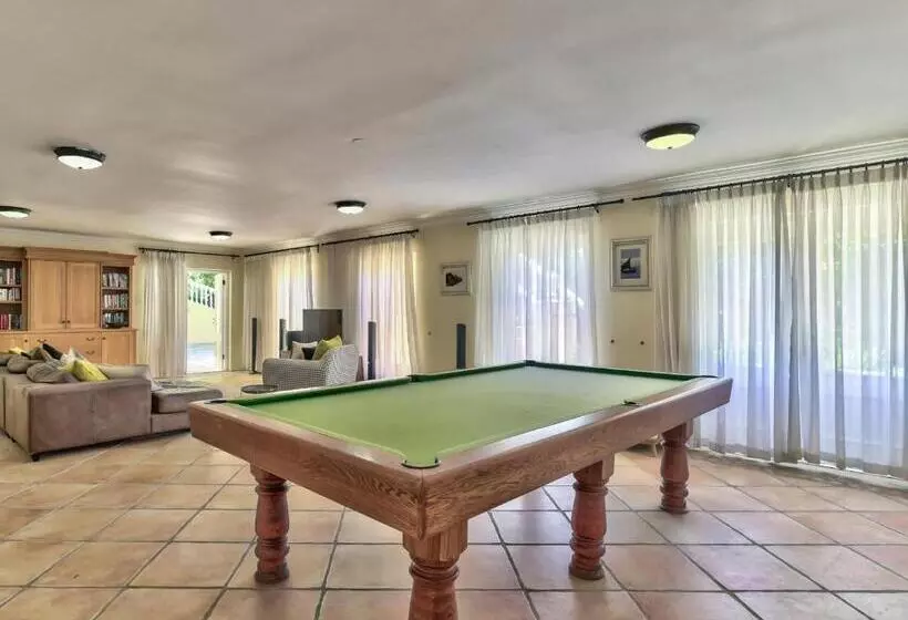 Majatalo Devonport House   Constantia