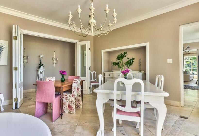 펜션 Devonport House   Constantia