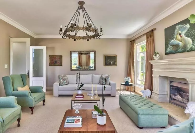 Majatalo Devonport House   Constantia