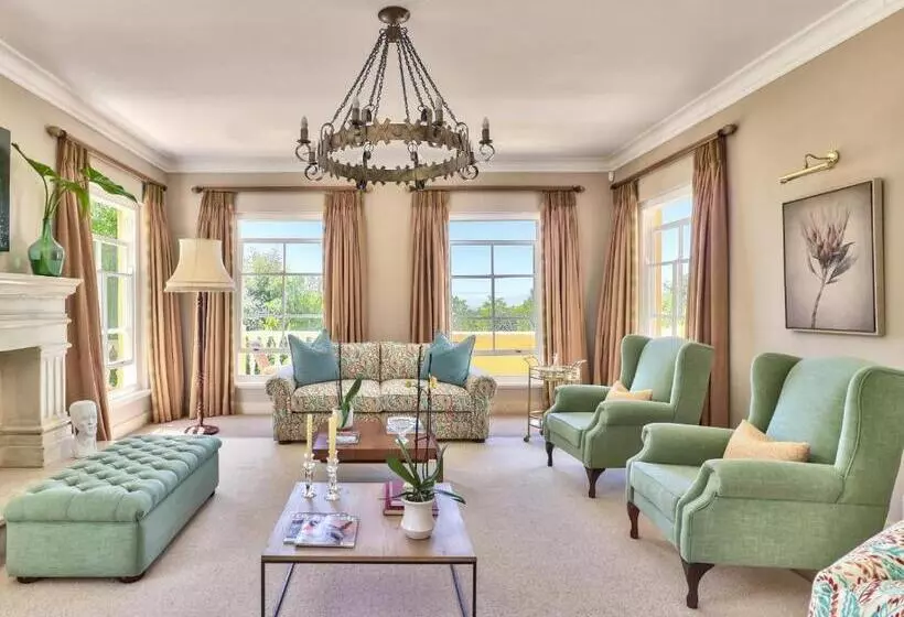 Majatalo Devonport House   Constantia