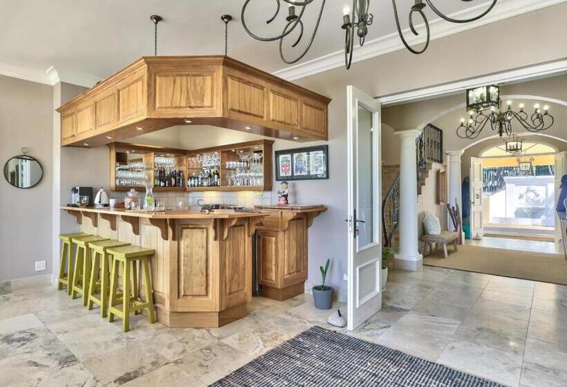 펜션 Devonport House   Constantia