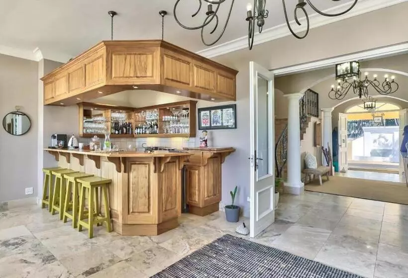 Majatalo Devonport House   Constantia