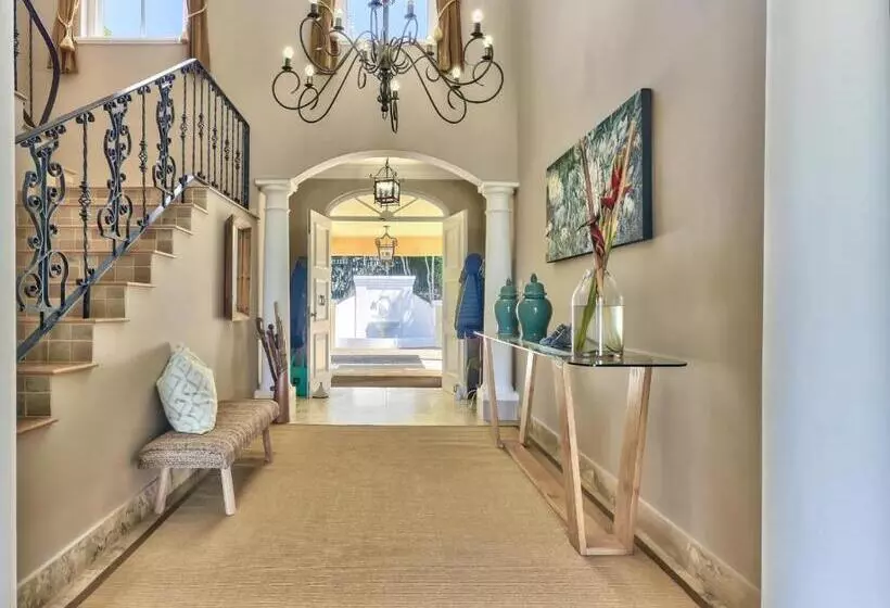 Majatalo Devonport House   Constantia