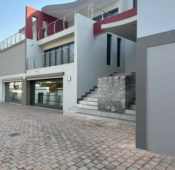ペンション Platinum Guesthouse Waterkloof