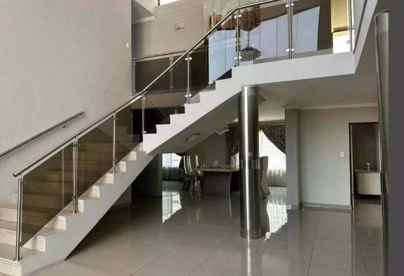 ペンション Platinum Guesthouse Waterkloof