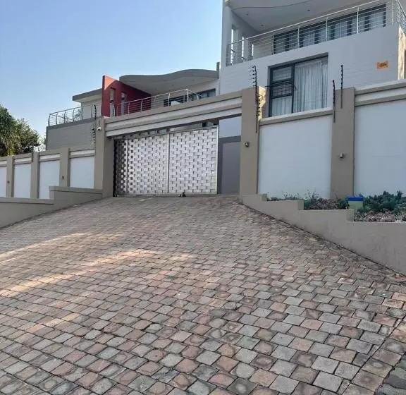 ペンション Platinum Guesthouse Waterkloof