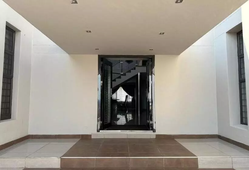 ペンション Platinum Guesthouse Waterkloof